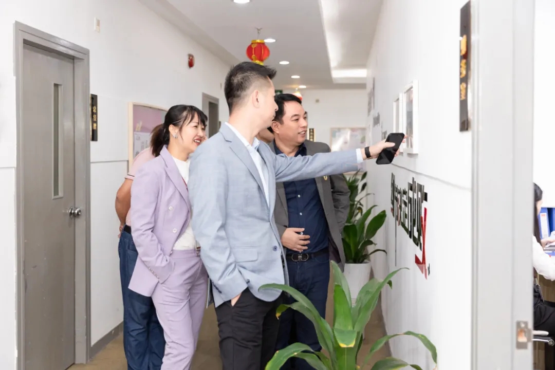 熱烈歡迎深圳市芯片行業(yè)協(xié)會蒞臨君林集團(tuán)交流座談！