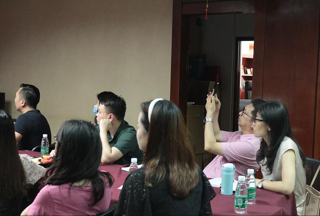 “兩會政策對企業(yè)利弊的分析”沙龍圓滿結束