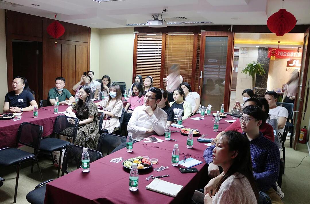 “兩會政策對企業(yè)利弊的分析”沙龍圓滿結束