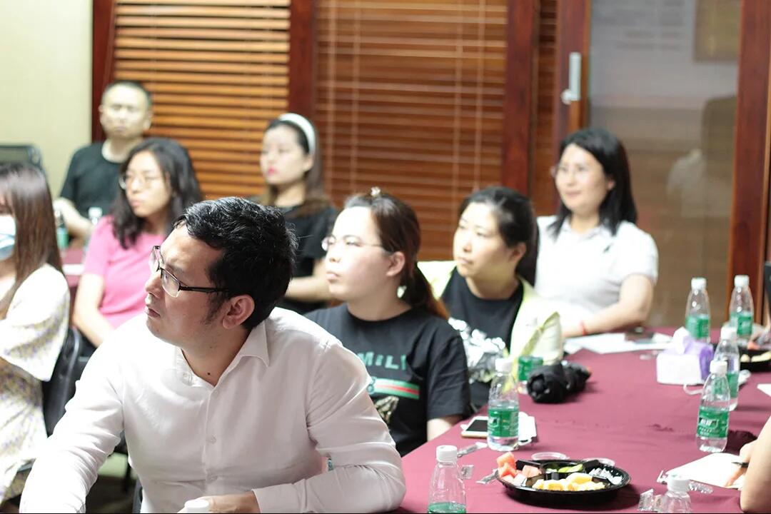 “兩會政策對企業(yè)利弊的分析”沙龍圓滿結束