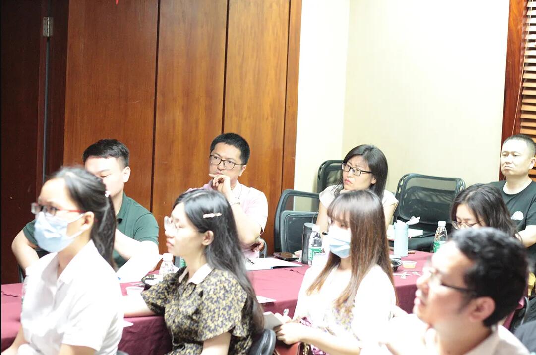 “兩會政策對企業(yè)利弊的分析”沙龍圓滿結束